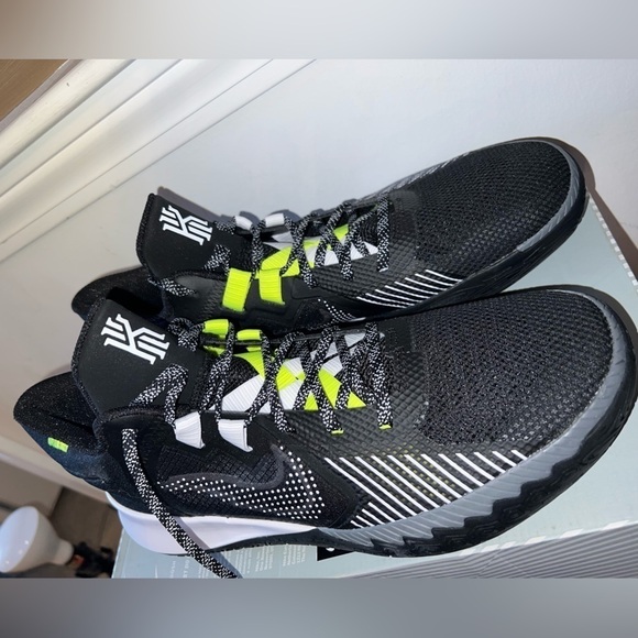 Nike Kyrie Flytrap V EP Black White Basketball DC8991-002 Men Size 14 - Picture 8 of 11